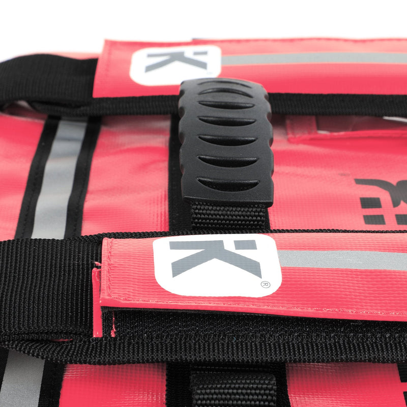 Close-up of the handle design on the multifunctional sports bag